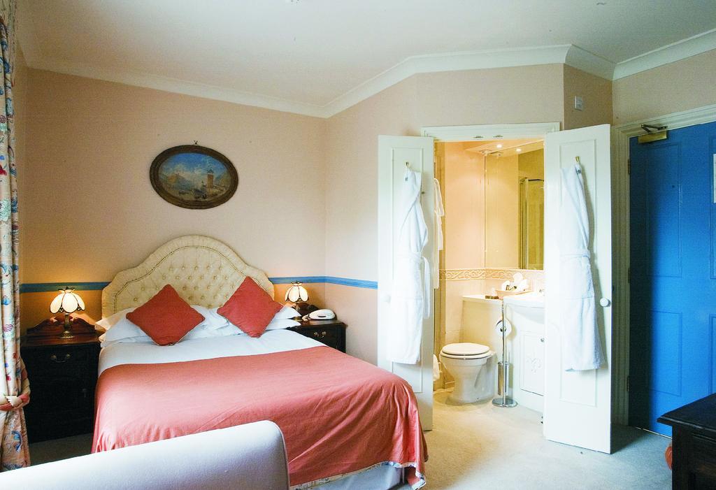 La Fleur De Lys Hotel Shaftesbury Room photo